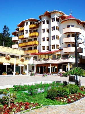 esterno hotel estate