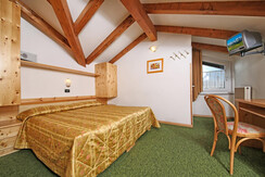 stanza dp mansarda stanza dp mansarda