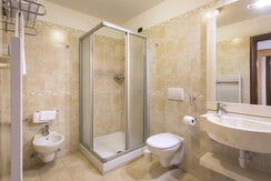 interni (5) interni (5)