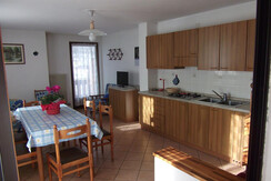 Vista entrata cucina/soggiorno Vista entrata cucina/soggiorno