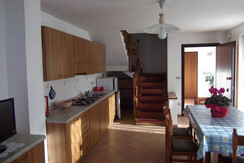 Zona cucina/soggiorno vista entrata Zona cucina/soggiorno vista entrata