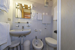 h_trentino_quadrupla family balcone_bagno