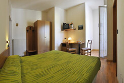 Camera matrimoniale verde Villa Flora