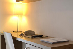 scrivaniacameraalloro scrivaniacameraalloro