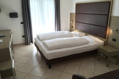 Alloro Plus (1) Alloro Plus (1)