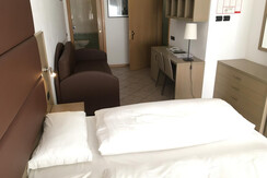 Alloro Plus (6) Alloro Plus (6)