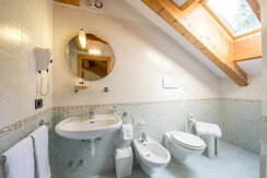 bagno camera matrimoniale a canazei_camere a canaz