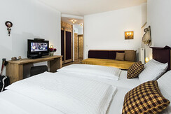 Camera 8-005 Camera 8-005