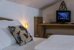 Camera 4-004 Camera 4-004