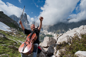 Un'alba all'insegna del legame tra Uomo, Fede e Musica