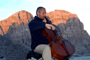 La musica, la guerra, la pace, un unico racconto corale e orchestrale