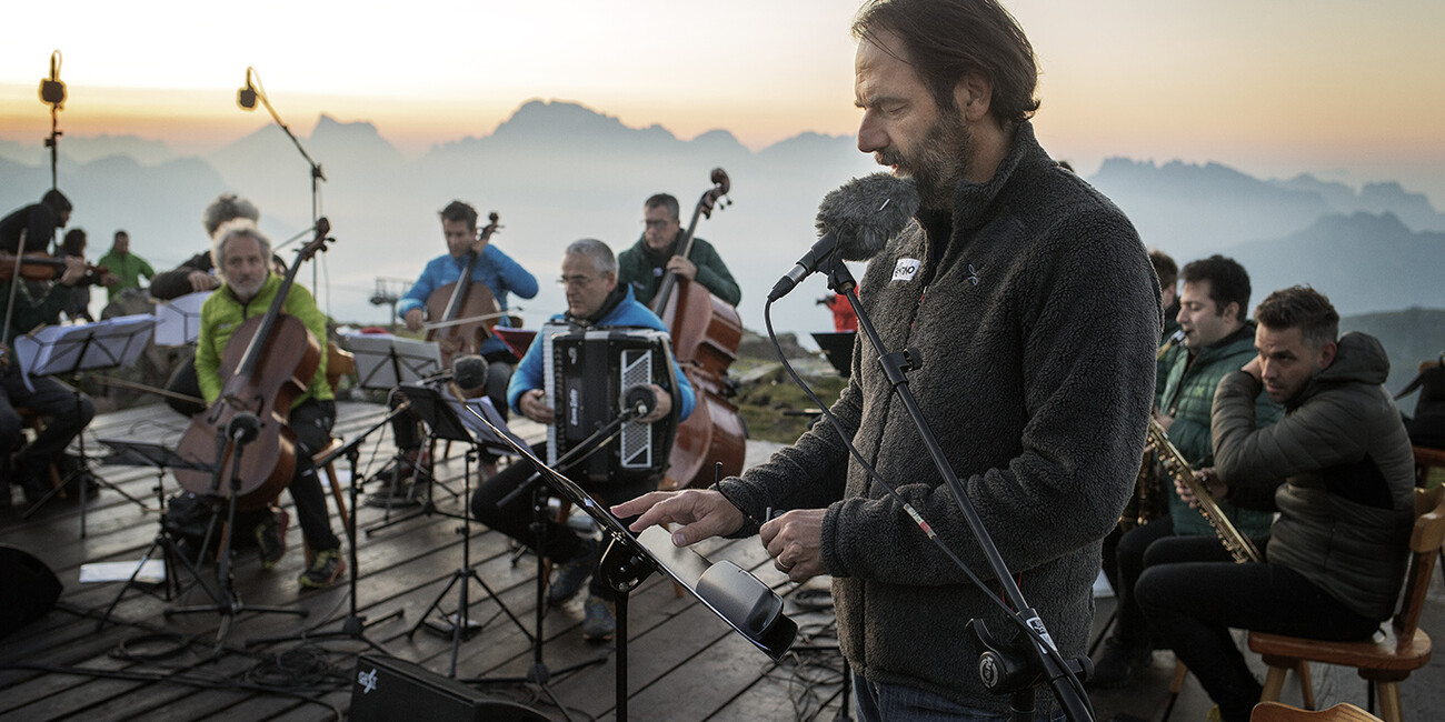 MUSICA E PAROLE ALL'ALBA INCANTANO IL PUBBLICO #2