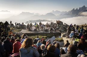 MUSICA E PAROLE ALL'ALBA INCANTANO IL PUBBLICO