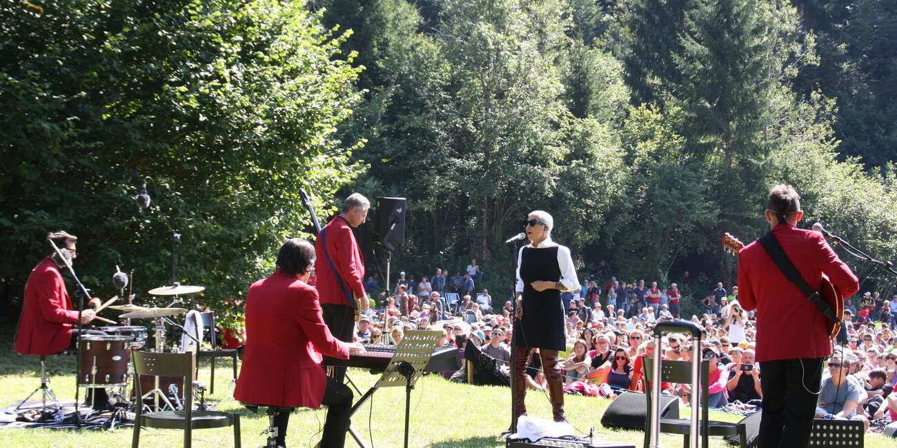 I SUONI DELLE DOLOMITI SALUTANO IL PUBBLICO SOTTO LE PALE DI SAN MARTINO #1