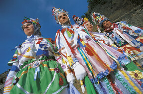 I CARNEVALI ALPINI IN TRENTINO TRA RITO E SPETTACOLO