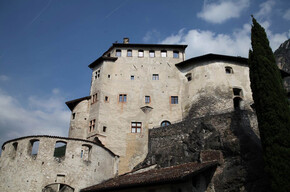 Castel Pietra | © Foto Archivio Apt