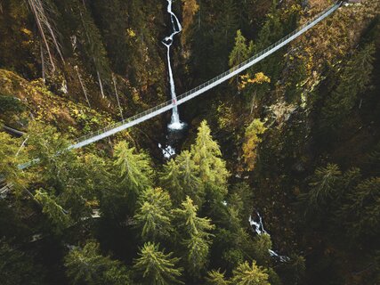 Val di Rabbi - Cascata Ragaiolo - Emozione e adrenalina sul Ponte sospeso  | © Simone Mondino