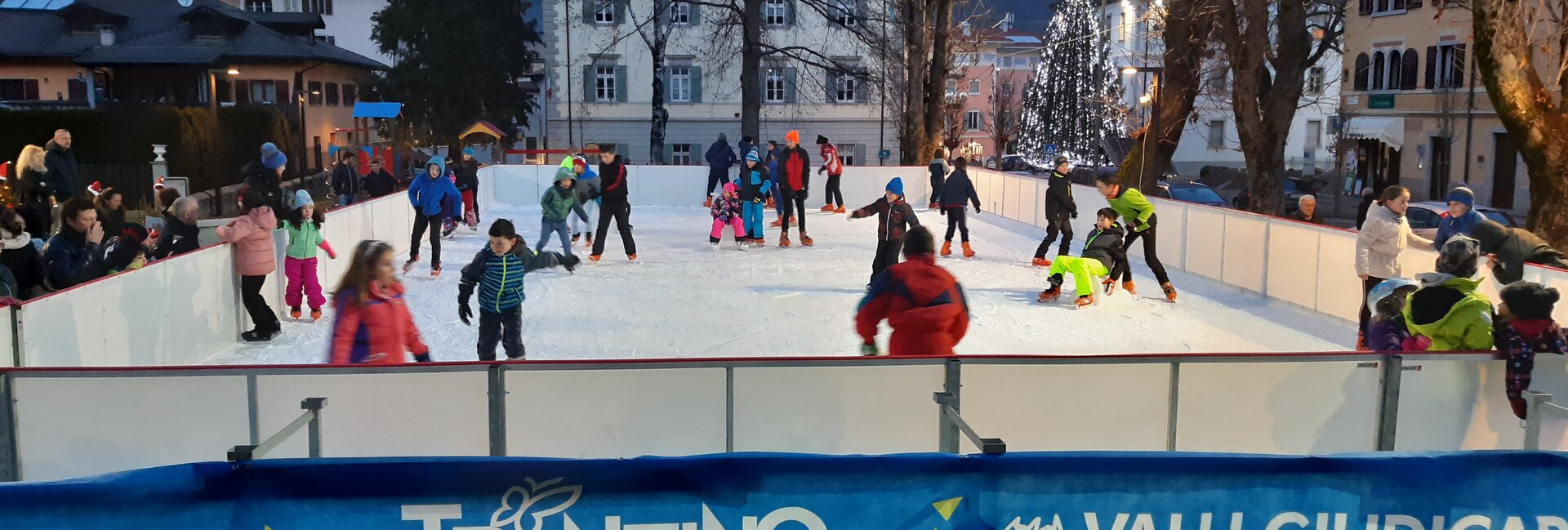 APT Campiglio - Campo pattinaggio Tione | © APT Campiglio - Campo pattinaggio Tione