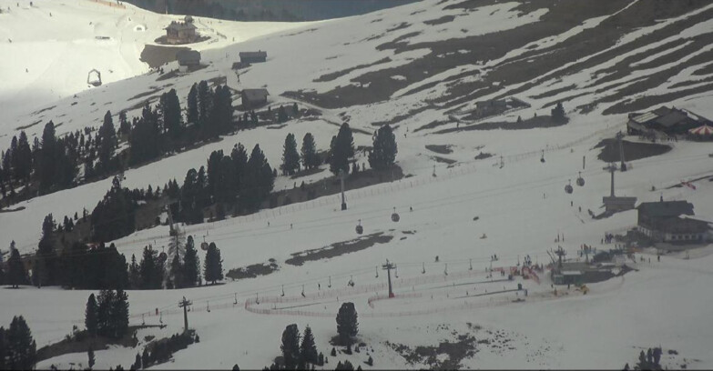 Webcam Pampeago  - Predazzo -  Obereggen - Mountain huts Zisch and Genischer