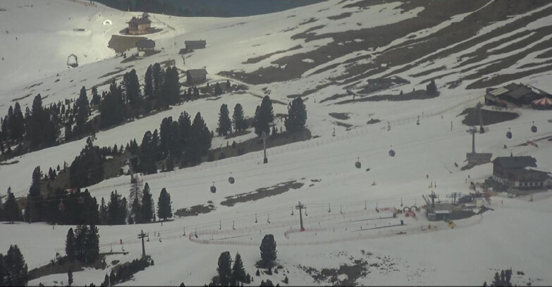 Webcam Pampeago  - Predazzo -  Obereggen - Mountain huts Zisch and Genischer