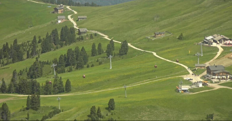 Webcam Pampeago  - Predazzo -  Obereggen - Mountain huts Zisch and Genischer