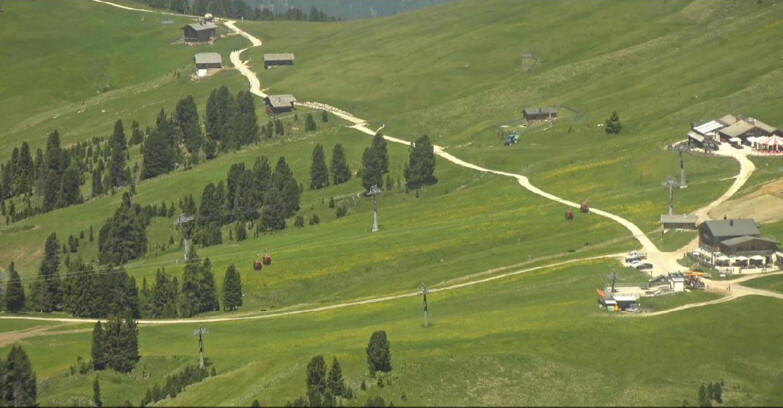 Webcam Pampeago  - Predazzo -  Obereggen - Mountain huts Zisch and Genischer