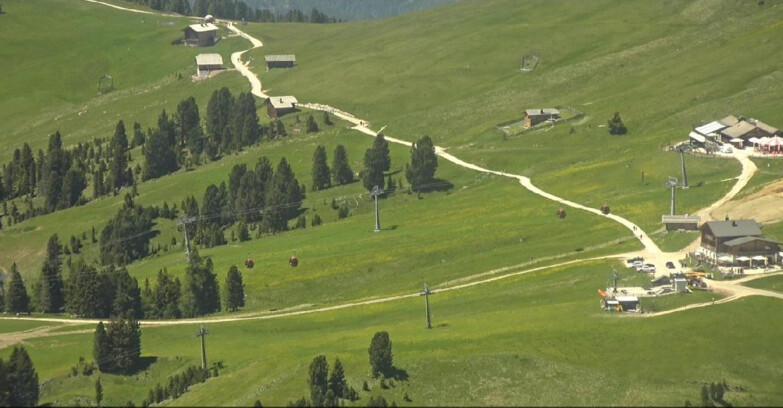 Webcam Pampeago  - Predazzo -  Obereggen - Mountain huts Zisch and Genischer