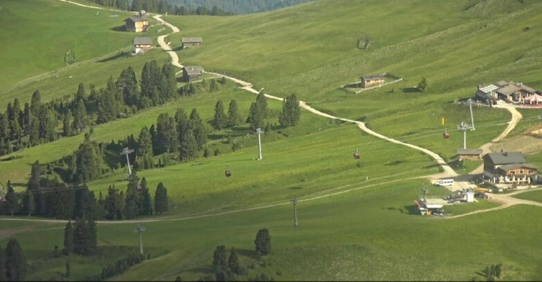 Webcam Pampeago  - Predazzo -  Obereggen - Mountain huts Zisch and Genischer