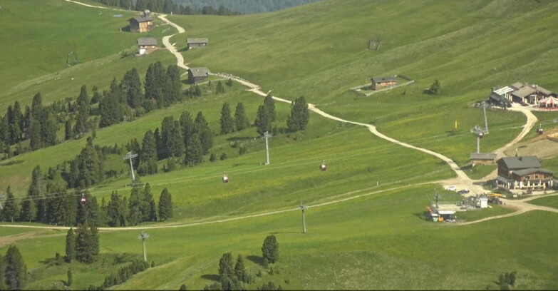Webcam Pampeago  - Predazzo -  Obereggen - Mountain huts Zisch and Genischer