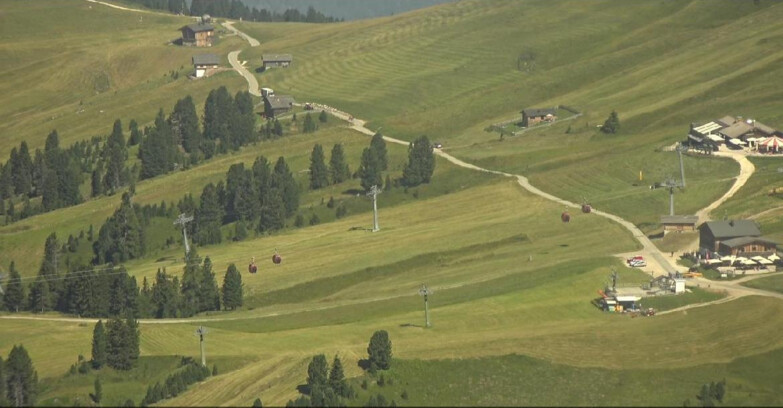 Webcam Pampeago  - Predazzo -  Obereggen - Mountain huts Zisch and Genischer