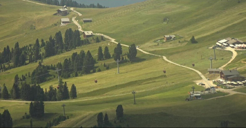 Webcam Pampeago  - Predazzo -  Obereggen - Mountain huts Zisch and Genischer