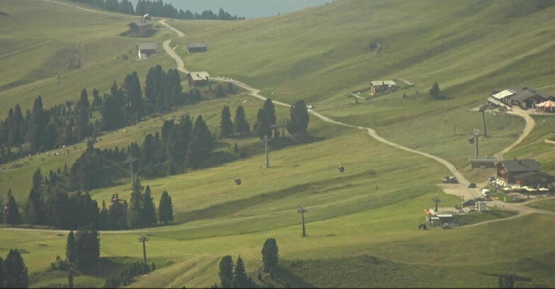 Webcam Pampeago  - Predazzo -  Obereggen - Mountain huts Zisch and Genischer