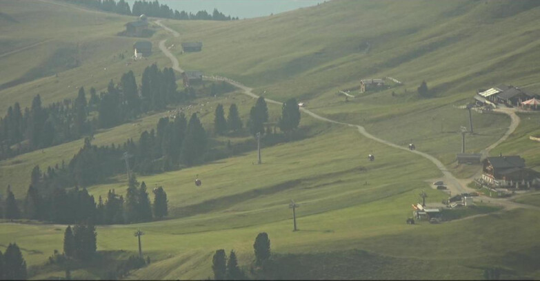 Webcam Pampeago  - Predazzo -  Obereggen - Mountain huts Zisch and Genischer