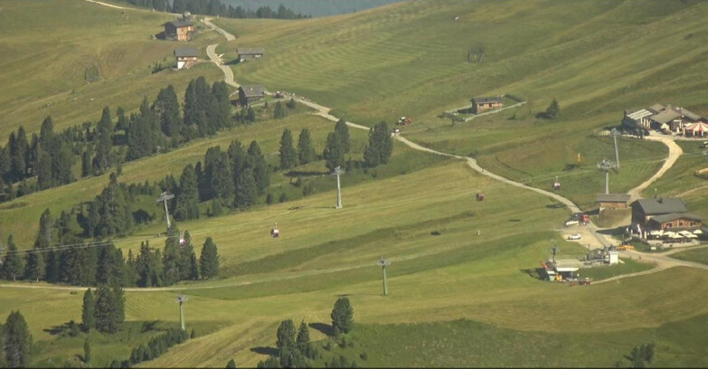 Webcam Pampeago  - Predazzo -  Obereggen - Mountain huts Zisch and Genischer