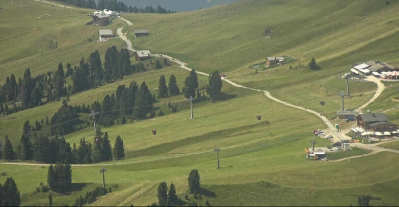 Webcam Pampeago  - Predazzo -  Obereggen - Mountain huts Zisch and Genischer