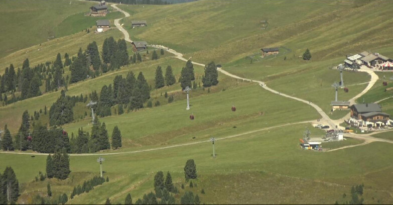 Webcam Pampeago  - Predazzo -  Obereggen - Mountain huts Zisch and Genischer