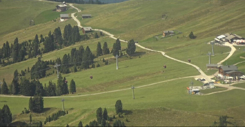 Webcam Pampeago  - Predazzo -  Obereggen - Mountain huts Zisch and Genischer