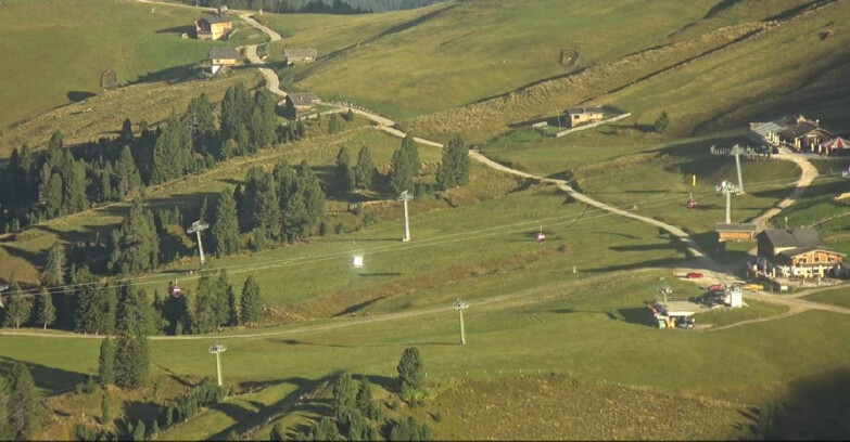 Webcam Pampeago  - Predazzo -  Obereggen - Mountain huts Zisch and Genischer