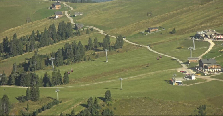 Webcam Pampeago  - Predazzo -  Obereggen - Mountain huts Zisch and Genischer