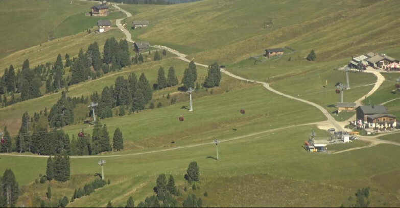 Webcam Pampeago  - Predazzo -  Obereggen - Mountain huts Zisch and Genischer