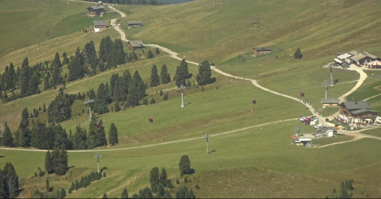 Webcam Pampeago  - Predazzo -  Obereggen - Mountain huts Zisch and Genischer