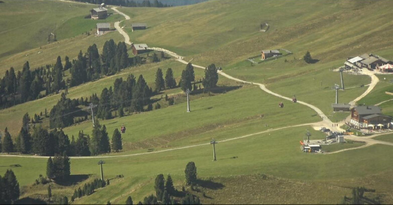 Webcam Pampeago  - Predazzo -  Obereggen - Mountain huts Zisch and Genischer