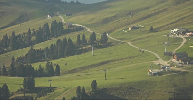 Webcam Pampeago  - Predazzo -  Obereggen - Mountain huts Zisch and Genischer
