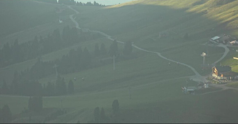 Webcam Pampeago  - Predazzo -  Obereggen - Mountain huts Zisch and Genischer
