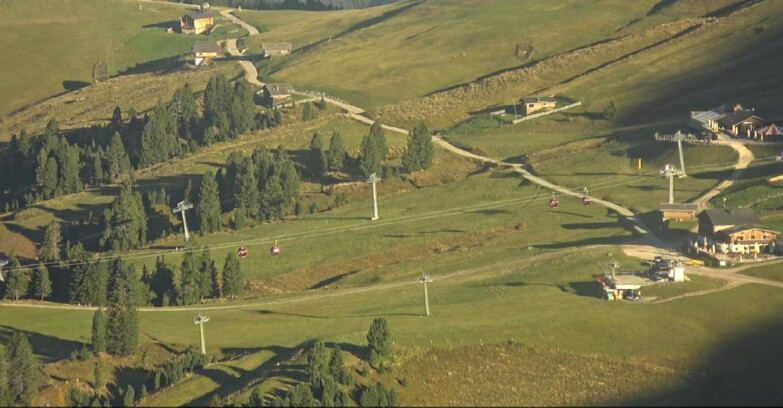 Webcam Pampeago  - Predazzo -  Obereggen - Mountain huts Zisch and Genischer