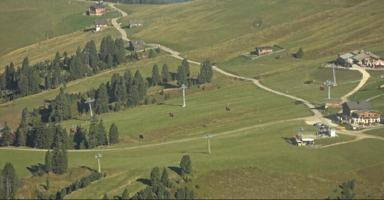 Webcam Pampeago  - Predazzo -  Obereggen - Mountain huts Zisch and Genischer