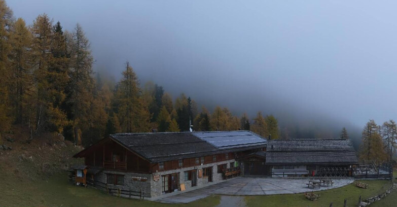 Webcam Пейо 3000 - Rifugio Scoiattolo Webcam Пейо 3000 - Rifugio Scoiattolo