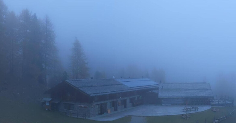 Webcam Пейо 3000 - Rifugio Scoiattolo Webcam Пейо 3000 - Rifugio Scoiattolo