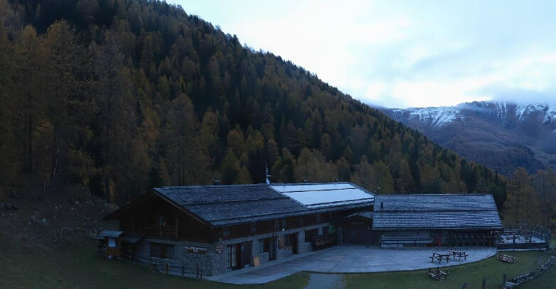 Webcam Пейо 3000 - Rifugio Scoiattolo Webcam Пейо 3000 - Rifugio Scoiattolo