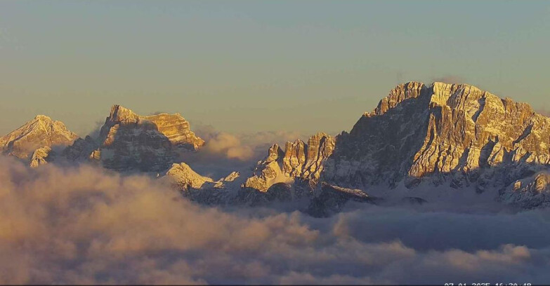 Webcam Passo San Pellegrino-Falcade - Pelmo e Civetta